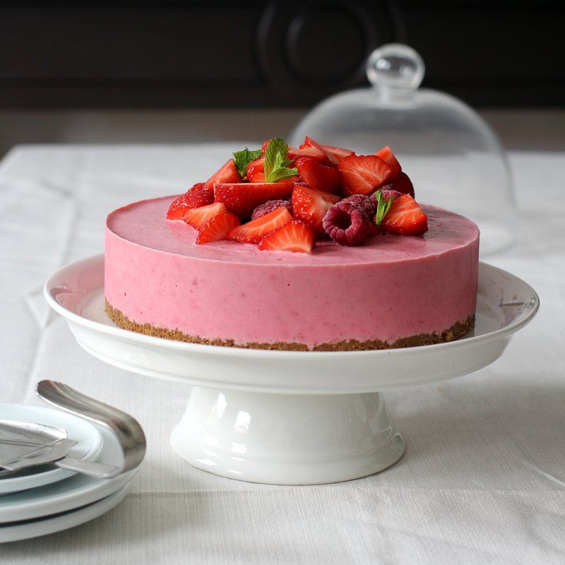 Bevroren cheesecake met zomerfruit