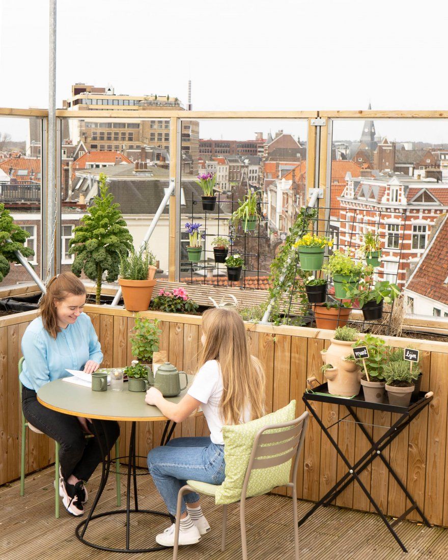 Geurige bloemen bij je zitplek