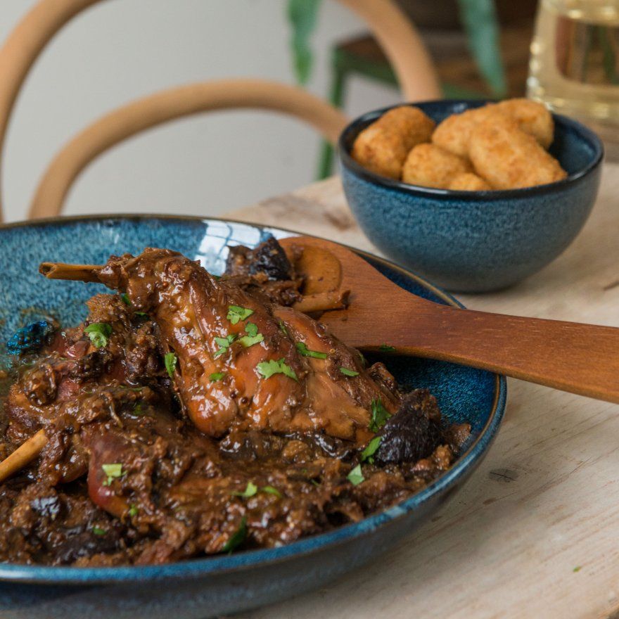 Konijn met pruimen en Armagnac