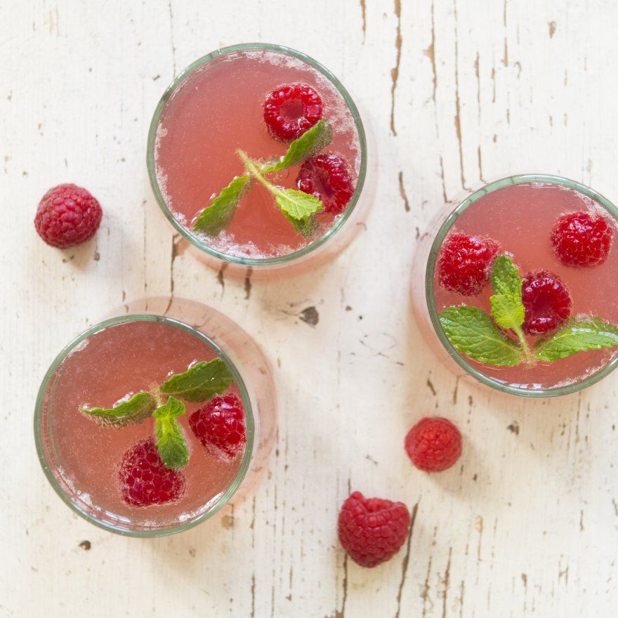 Mojito met frambozen en prosecco