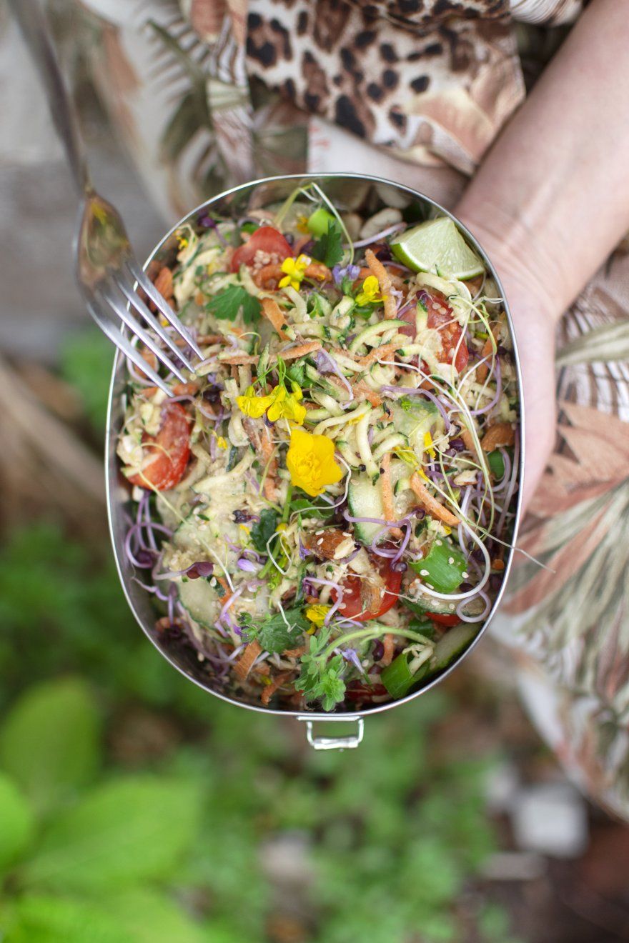 Raw pad thai salade