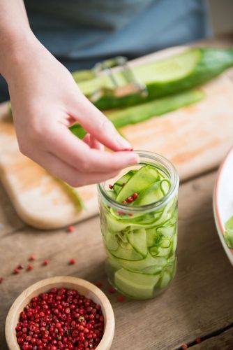‘Quick pickle’ van komkommer, radijsjes en wortel - stap 3