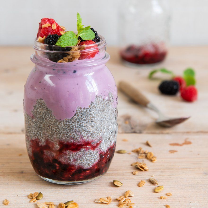 Breakfast bowl met acai en chiazaad