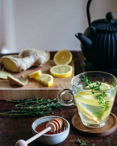 Verfrissende en verwarmende theemelange citroen, gember, tijm & honing | Dille & Kamille