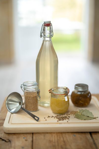 Beugelpotje, glas, ovaal, 100 ml Beugelpotje, glas, ovaal, 100 ml