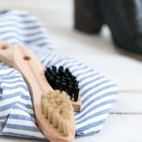 Brosse à cirage, blanc
