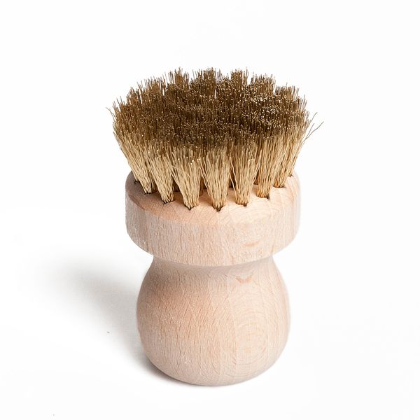 Small brush, brass wire with beechwood handle 