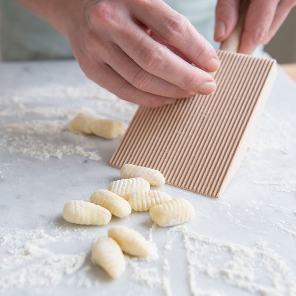 Planche à gnocchi en bois de hêtre