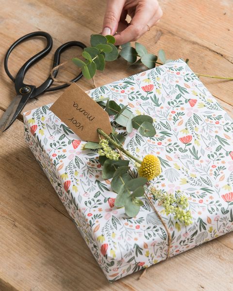Gift wrapping paper, flowers 