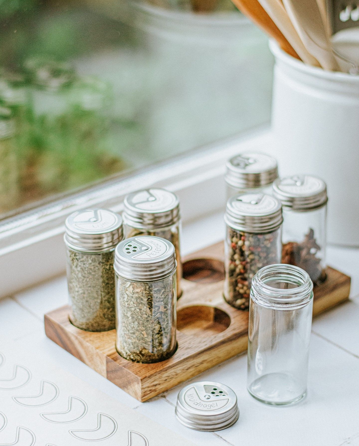 Glass spice jar clearance lids