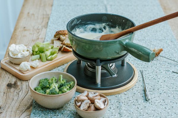 Caquelon à fondue, fonte, vert  Poêles & casseroles chez Dille & Kamille
