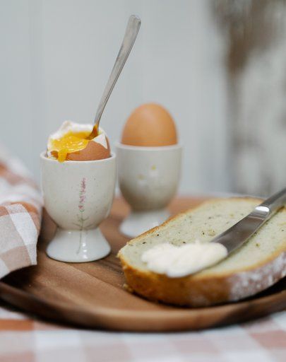 Coquetier, grès, camomille