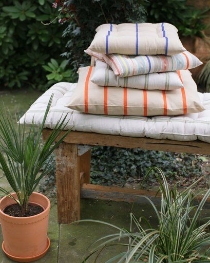 Green garden bench online cushions