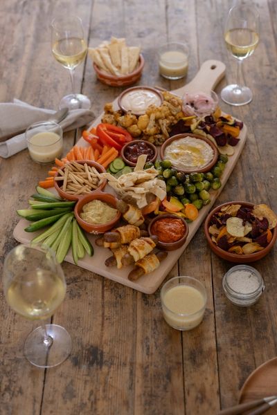 Planche de service, bois de hêtre FSC, 70 x 34 cm Planche de service, bois de hêtre FSC, 70 x 34 cm