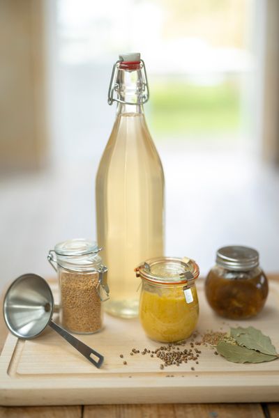Bouteille à facettes, fermeture mécanique, verre, bouchon en porcelaine, 1L