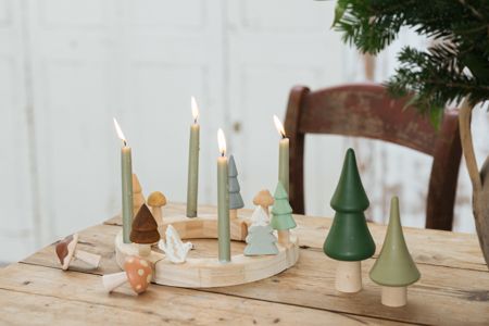 Light-green, wooden Christmas tree