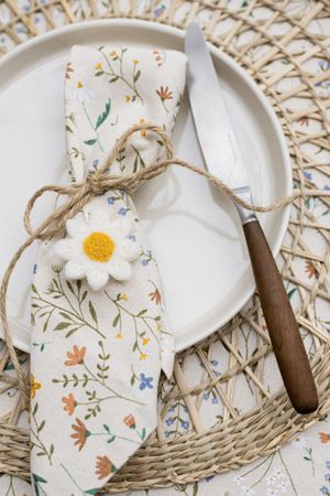 Organic cotton napkin with wildflower motif, 40 x 40 cm 