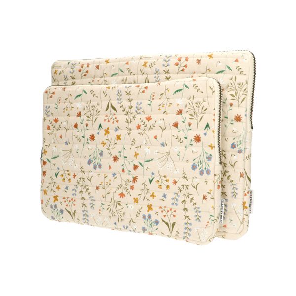 Cotton laptop cover with meadow flower motif, 13 inch