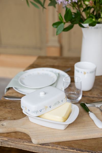 Stoneware butter dish with twig motif 