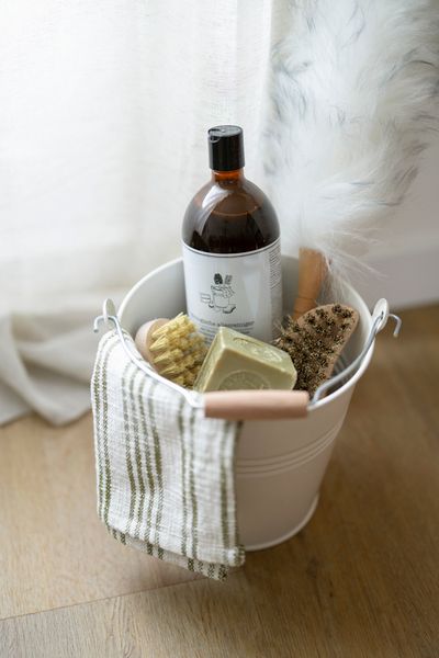 Brosse, forme 8, bois de hêtre et fibres tampico Brosse, forme 8, bois de hêtre et fibres tampico