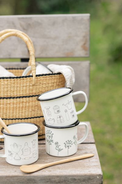 Enamel mug with handle and Dille & Kamille icons, Ø 8 cm