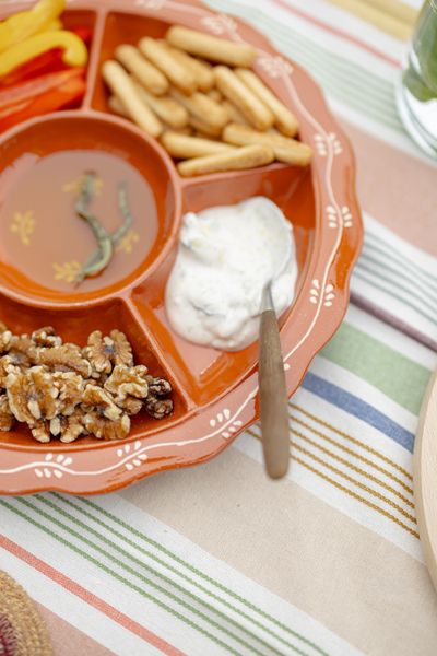 Terracotta snack tray with garland motif, Ø 30 cm