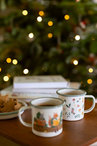 Beker met oor, emaille, kersttakjes en koekjes, Ø 8 cm