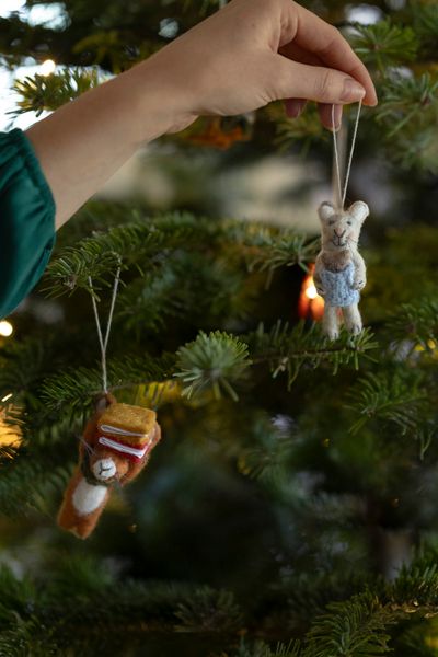 Felt hare with books Christmas decoration, approx. 8 cm