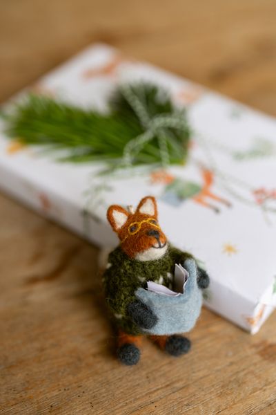 Suspension de Noël, renard avec livre, feutrine, env. 8,5 cm Suspension de Noël, renard avec livre, feutrine, env. 8,5 cm