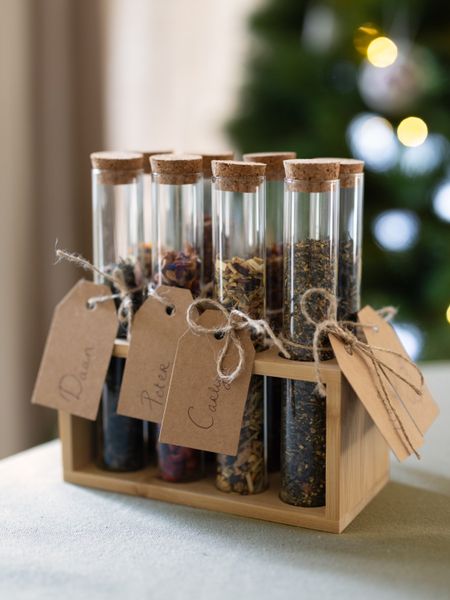 Buisjes in standaard, bamboe, hittebestendig glas en kurk