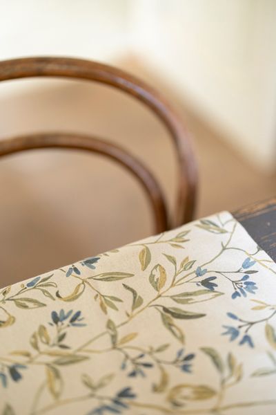Chemin de table, coton bio GOTS, fleurs d'hiver, bleu, 50 x 145 cm Chemin de table, coton bio GOTS, fleurs d'hiver, bleu, 50 x 145 cm