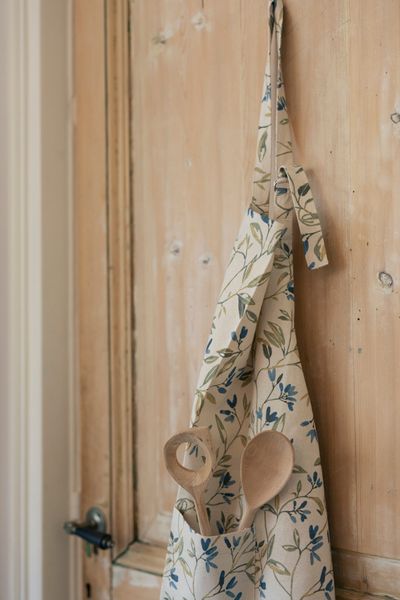 Tablier, coton bio GOTS, fleurs d'hiver, bleu Tablier, coton bio GOTS, fleurs d'hiver, bleu