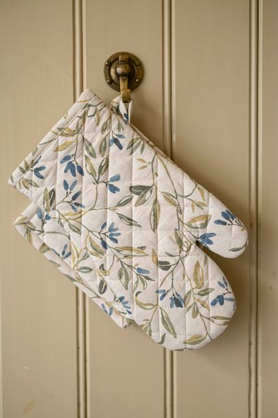 GOTS organic cotton oven glove with a blue, winter blossom motif, 18 x 32 cm