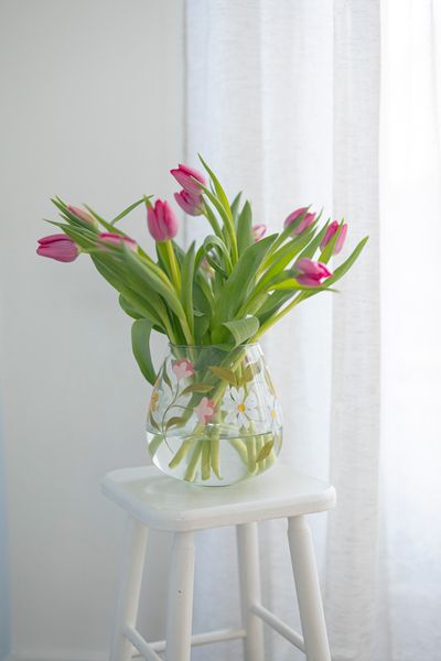 Vase, grand, verre, fleurs peintes à la main, Ø 18 x 17 cm Vase, grand, verre, fleurs peintes à la main, Ø 18 x 17 cm