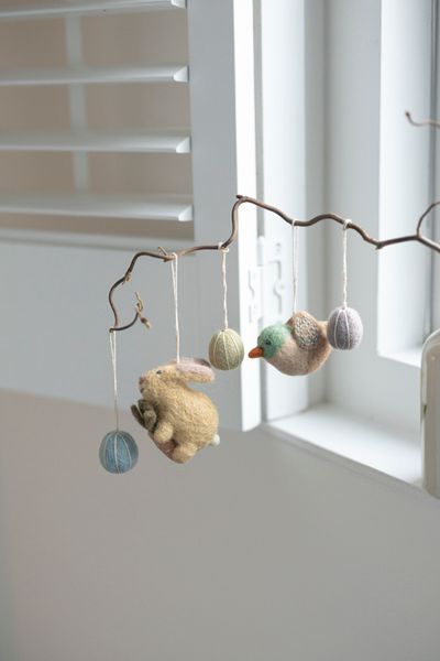 Suspensions de Pâques, feutrine, œufs à rayures, lot de 4 Suspensions de Pâques, feutrine, œufs à rayures, lot de 4