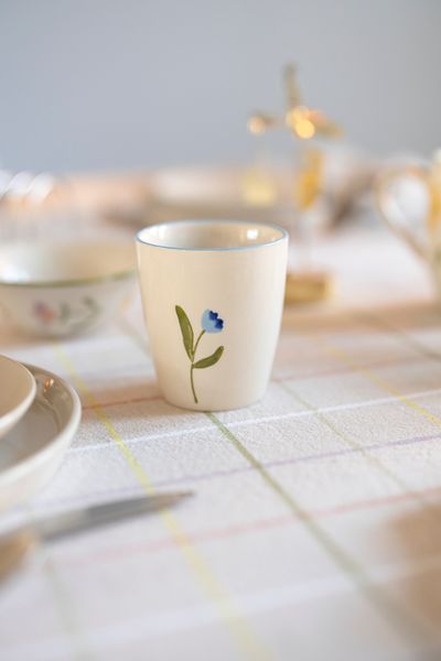 Beker, steengoed, blauwe tulp, Ø 7,5 cm Beker, steengoed, blauwe tulp, Ø 7,5 cm