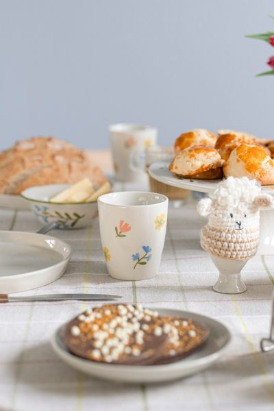 Tasse, grès, fleurs, Ø 7,5 cm Tasse, grès, fleurs, Ø 7,5 cm