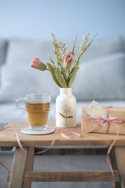 Vase, Steingut, Blumen, Ø 6,5 cm x 12,5 cm Vase, Steingut, Blumen, Ø 6,5 cm x 12,5 cm