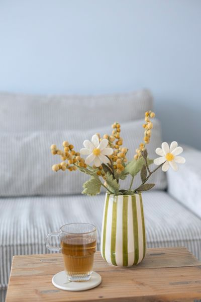 Vaas, steengoed, groen gestreept, Ø 11 cm x 17 cm Vaas, steengoed, groen gestreept, Ø 11 cm x 17 cm