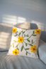 Coussin orné de fleurs brodées, coton bio, blanc cassé, 50 x 50 cm