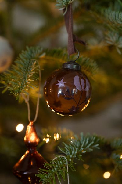Kerstbal, beschilderd, glas, roze bloemen en hartjes, Ø7 cm