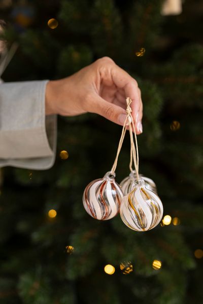 Kerstbal, gedraaide streep, glas, groen/wit, 5 cm