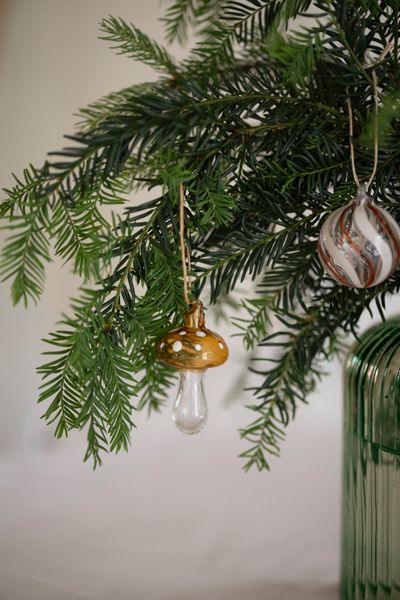 Hanger paddenstoel met stippen, glas, oker, 9 cm