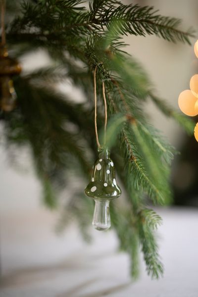 Hanger paddenstoel met stippen, glas, groen, 9 cm