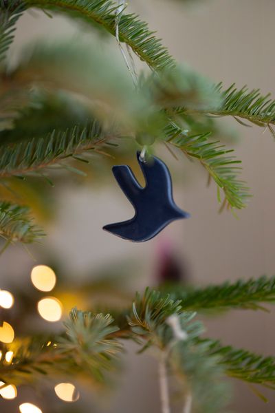 Hanger duif, geglazuurd porselein, blauw, 5,5 cm