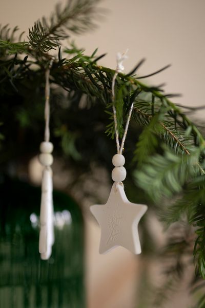 Suspension, étoile, porcelaine, 5,5 cm Suspension, étoile, porcelaine, 5,5 cm