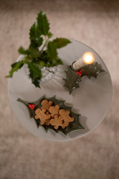 Plat, feuille de houx, porcelaine Plat, feuille de houx, porcelaine
