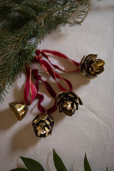 Anhänger Tannenzapfen, Messing