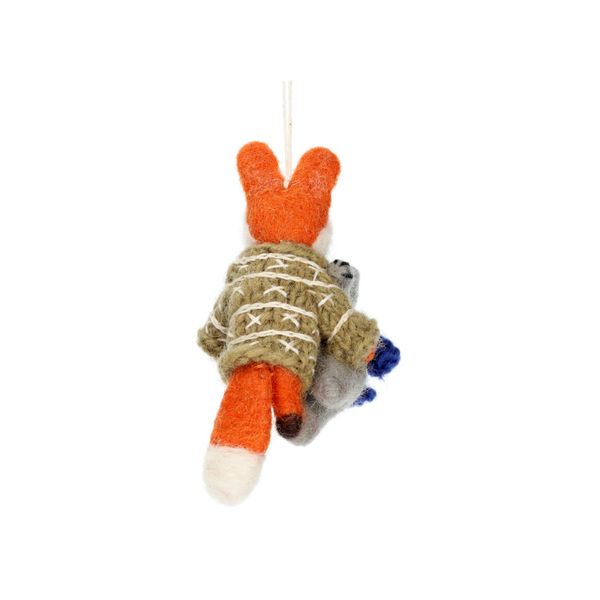 Kersthanger, knuffelende vos en muis, vilt