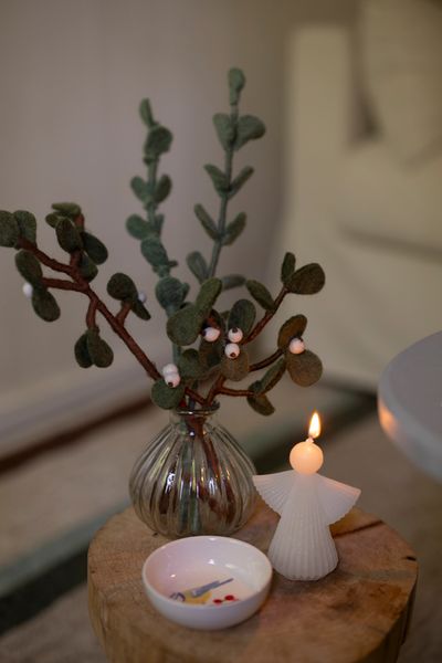 Kersttak met witte besjes, vilt